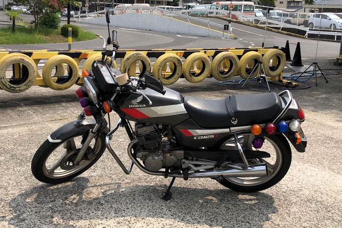 備前自動車岡山教習所の小型二輪MT車 写真